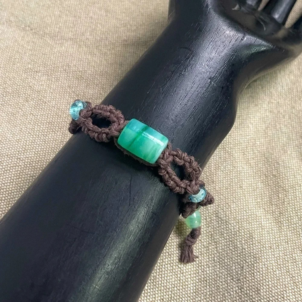 NWT Handmade Macraméd Eyelet Design Brown Hemp Bracelet, Green/Aqua Glass Beads